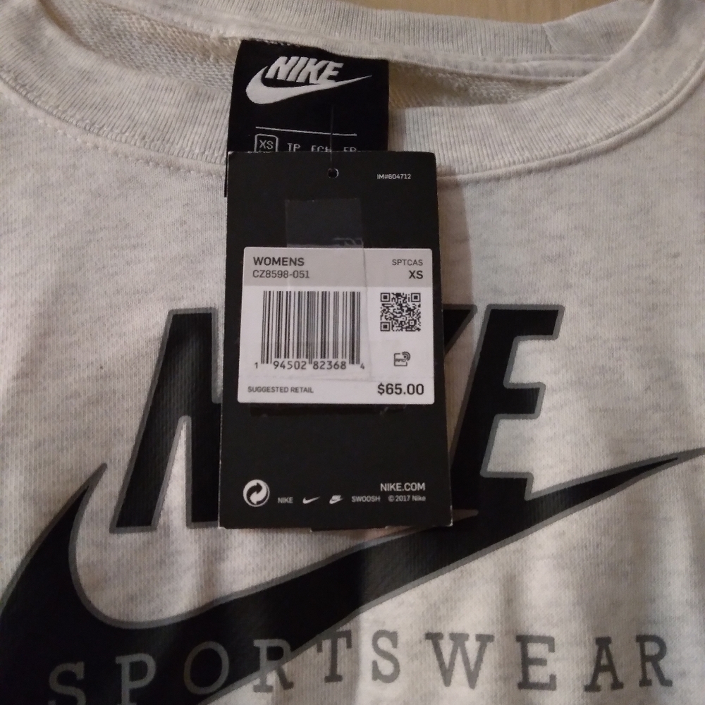 Nike Women's Heritage Colorblocked Sweatshirt - Picture 3 of 4